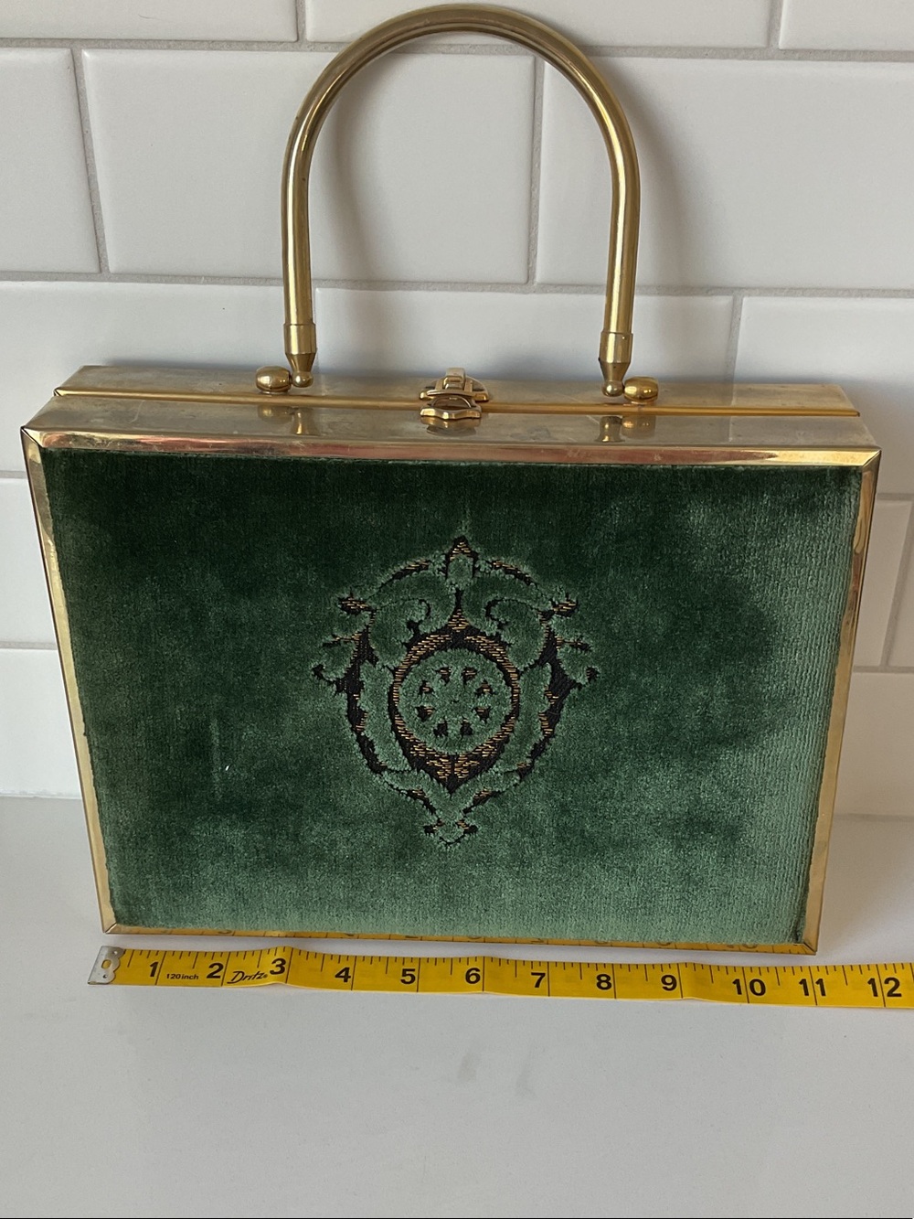 Vintage STYLECRAFT of Miami Gold Metal & Green Velvet Mid-Century Box Handbag - Picture 11 of 16